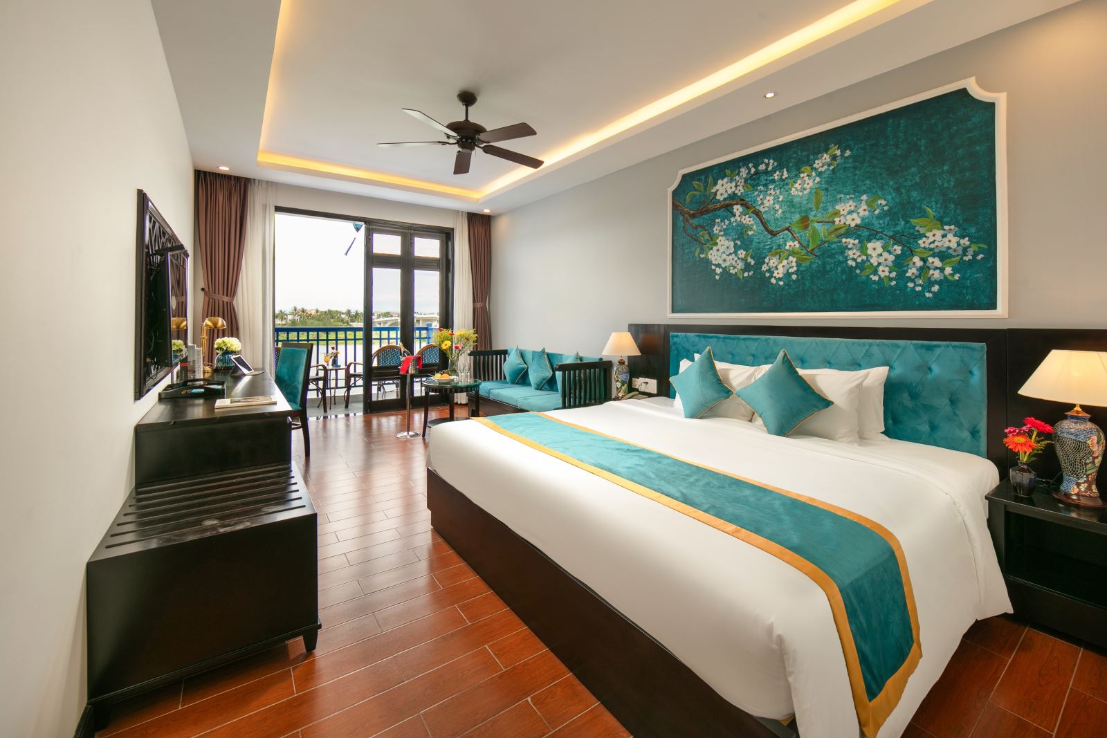 Silk Suite Double or Twin Room Grand River View & Balcony